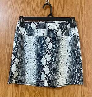Just-One Faux Leather Snakeskin Print Mini Skirt Size M